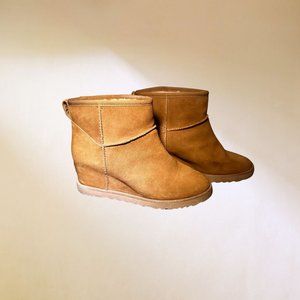 UGG Women's Classic Femme Mini Boot size US 10